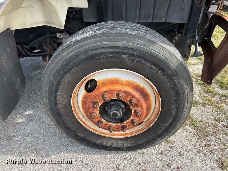 image for item DU2629 2003 International 7400 dump truck