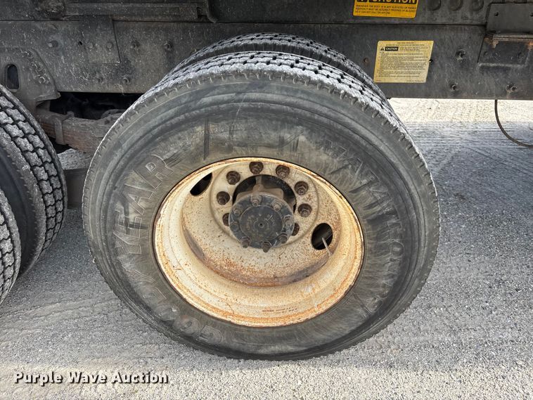 image for item DU2629 2003 International 7400 dump truck