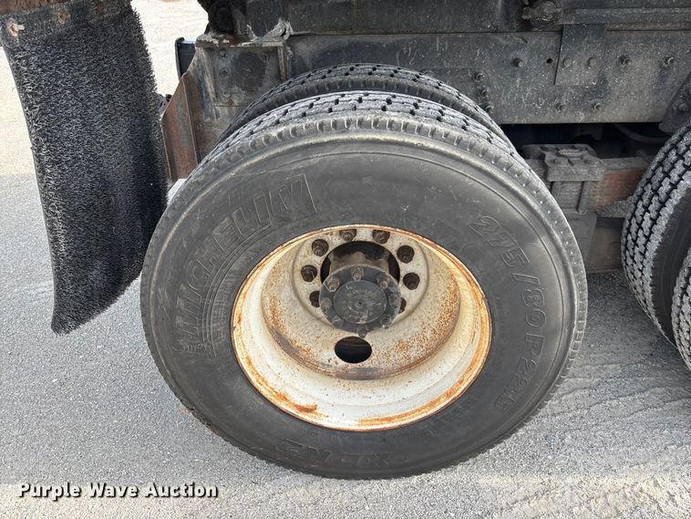 image for item DU2629 2003 International 7400 dump truck