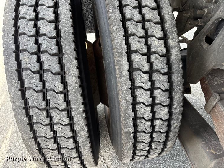 image for item DU2629 2003 International 7400 dump truck