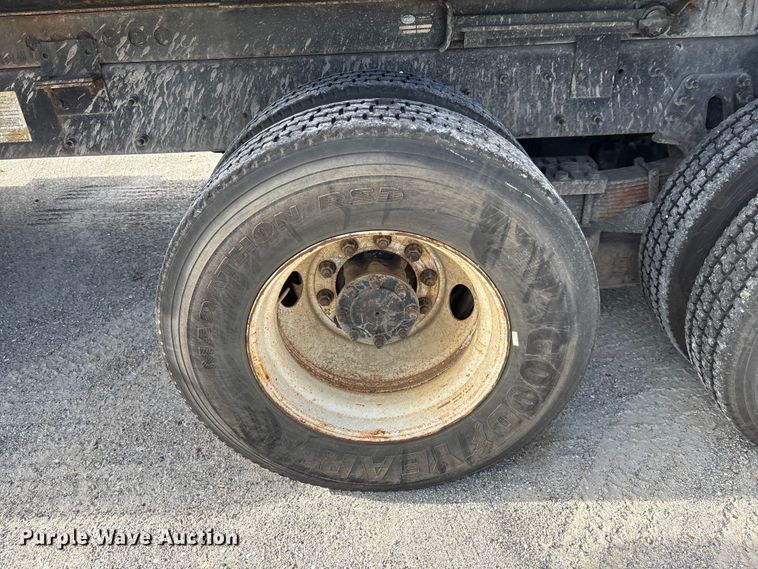 image for item DU2629 2003 International 7400 dump truck