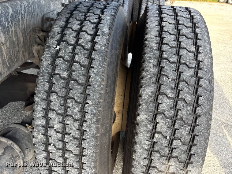 image for item DU2629 2003 International 7400 dump truck