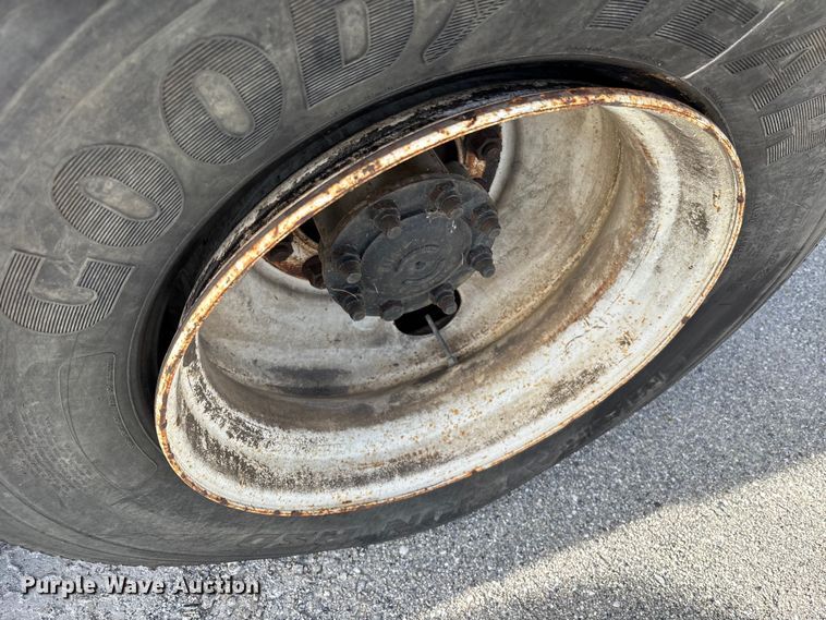 image for item DU2629 2003 International 7400 dump truck