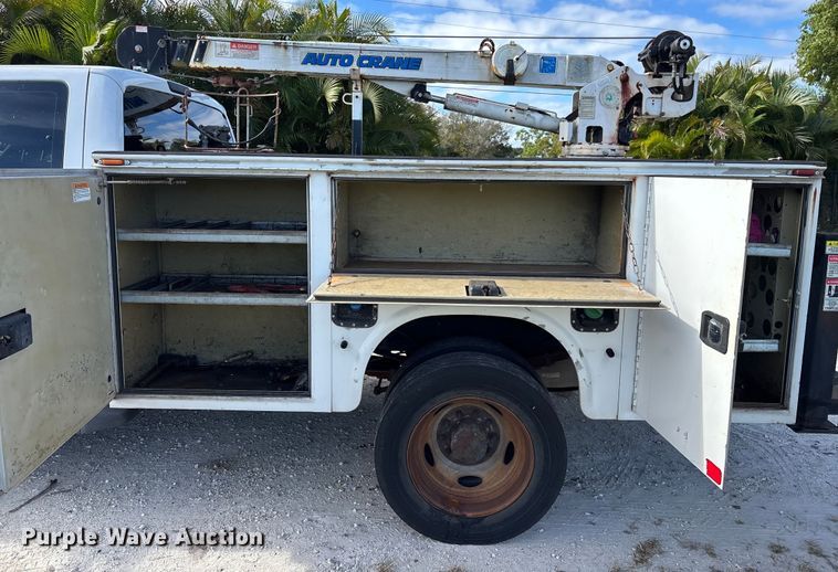 image for item DU2634 2015 Ford F550 Super Duty utility / service truck