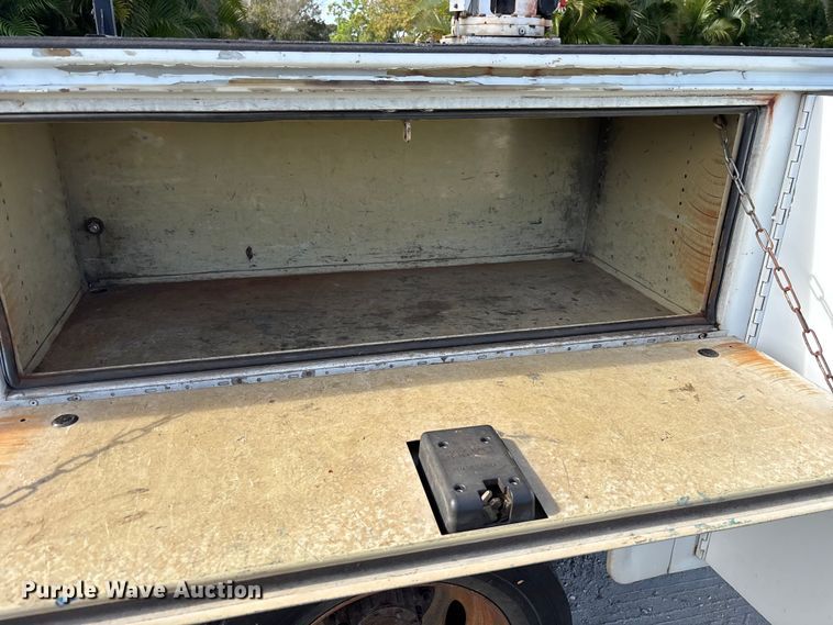 image for item DU2634 2015 Ford F550 Super Duty utility / service truck