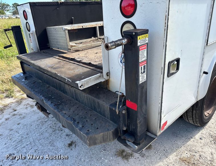 image for item DU2634 2015 Ford F550 Super Duty utility / service truck