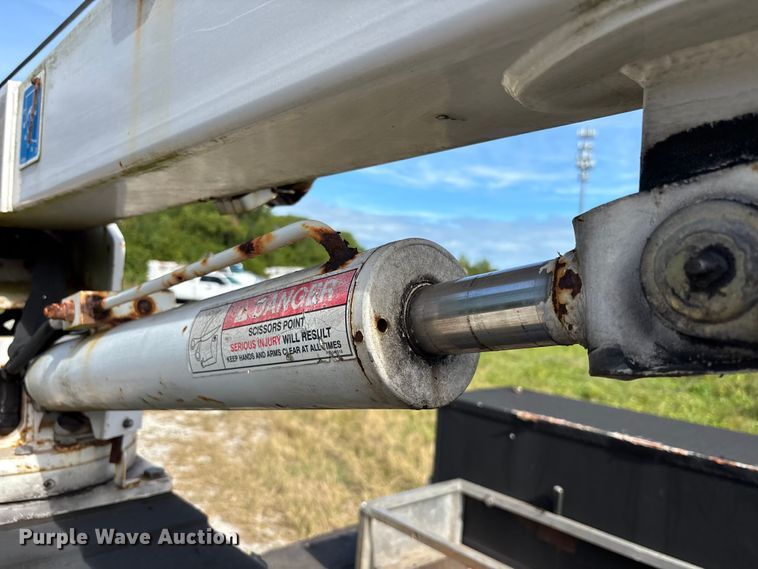 image for item DU2634 2015 Ford F550 Super Duty utility / service truck