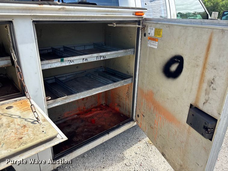 image for item DU2634 2015 Ford F550 Super Duty utility / service truck