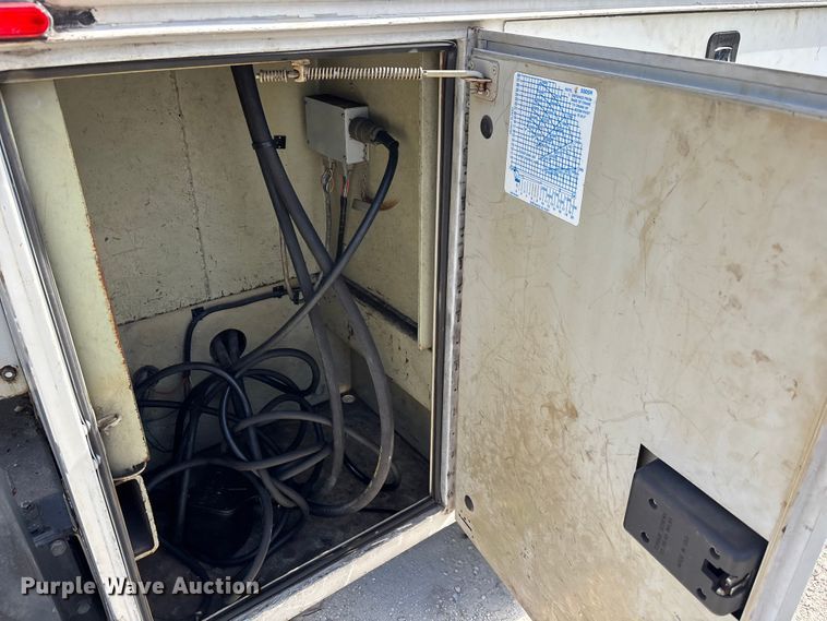 image for item DU2634 2015 Ford F550 Super Duty utility / service truck