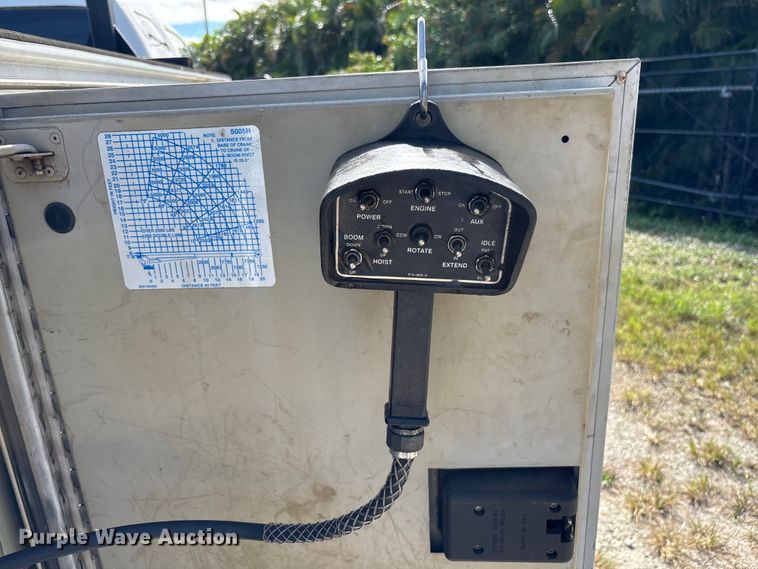 image for item DU2634 2015 Ford F550 Super Duty utility / service truck