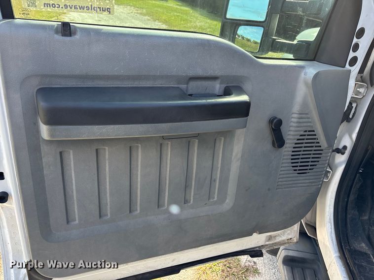 image for item DU2634 2015 Ford F550 Super Duty utility / service truck