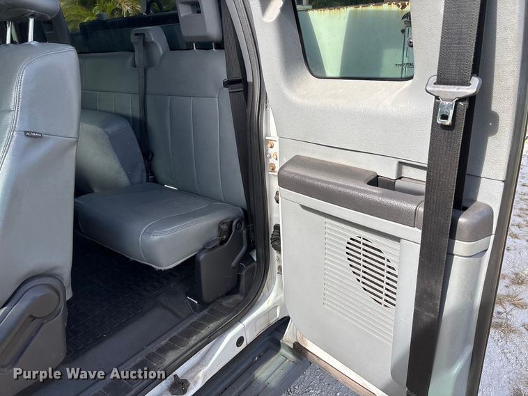 image for item DU2634 2015 Ford F550 Super Duty utility / service truck