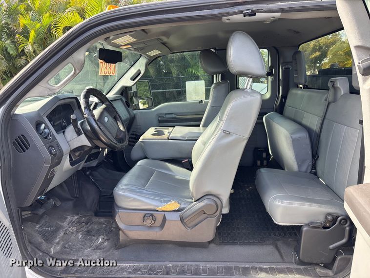 image for item DU2634 2015 Ford F550 Super Duty utility / service truck