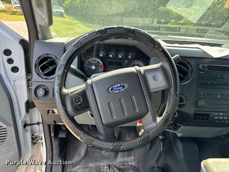 image for item DU2634 2015 Ford F550 Super Duty utility / service truck