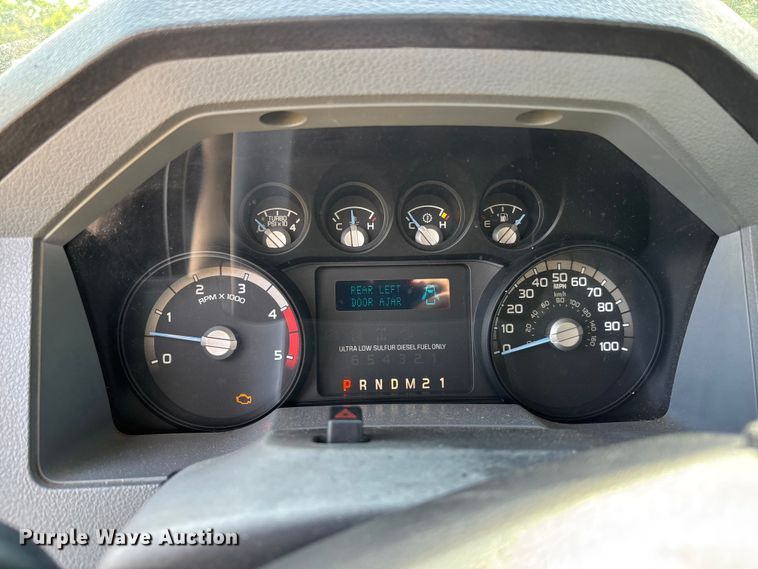 image for item DU2634 2015 Ford F550 Super Duty utility / service truck