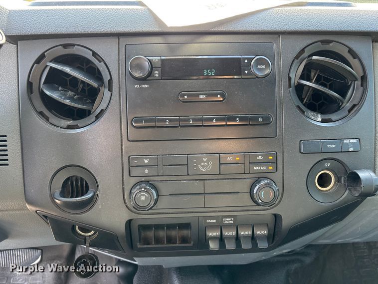 image for item DU2634 2015 Ford F550 Super Duty utility / service truck