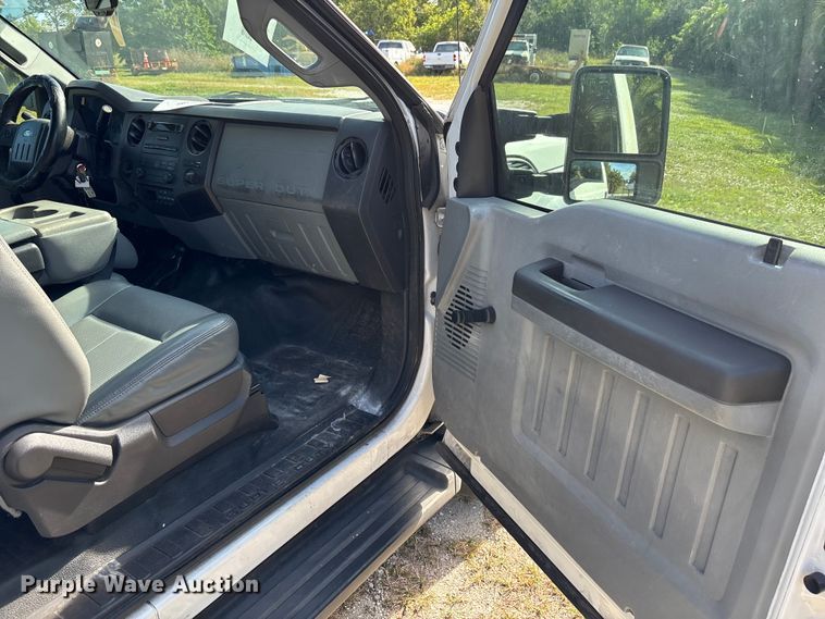 image for item DU2634 2015 Ford F550 Super Duty utility / service truck