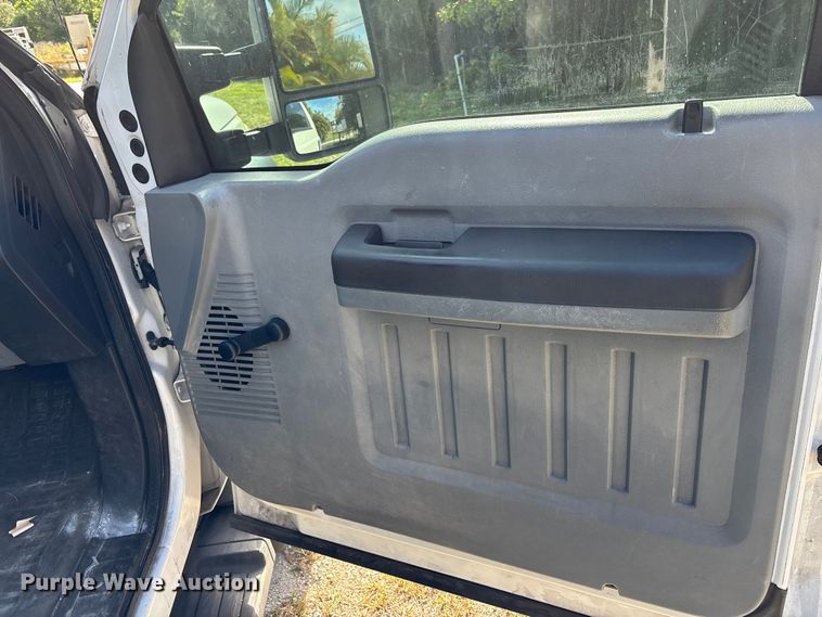 image for item DU2634 2015 Ford F550 Super Duty utility / service truck