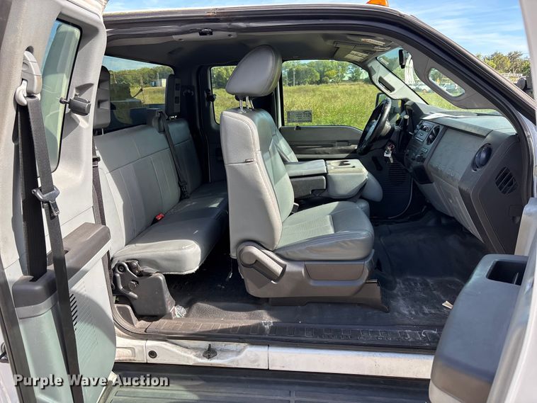 image for item DU2634 2015 Ford F550 Super Duty utility / service truck