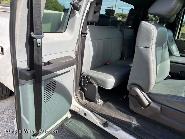 image for item DU2634 2015 Ford F550 Super Duty utility / service truck