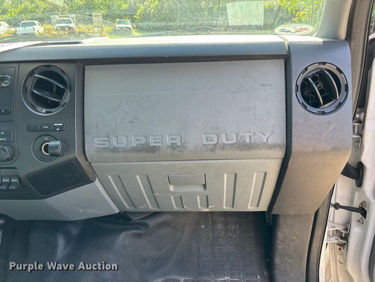 image for item DU2634 2015 Ford F550 Super Duty utility / service truck