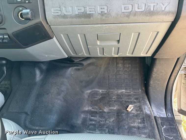 image for item DU2634 2015 Ford F550 Super Duty utility / service truck