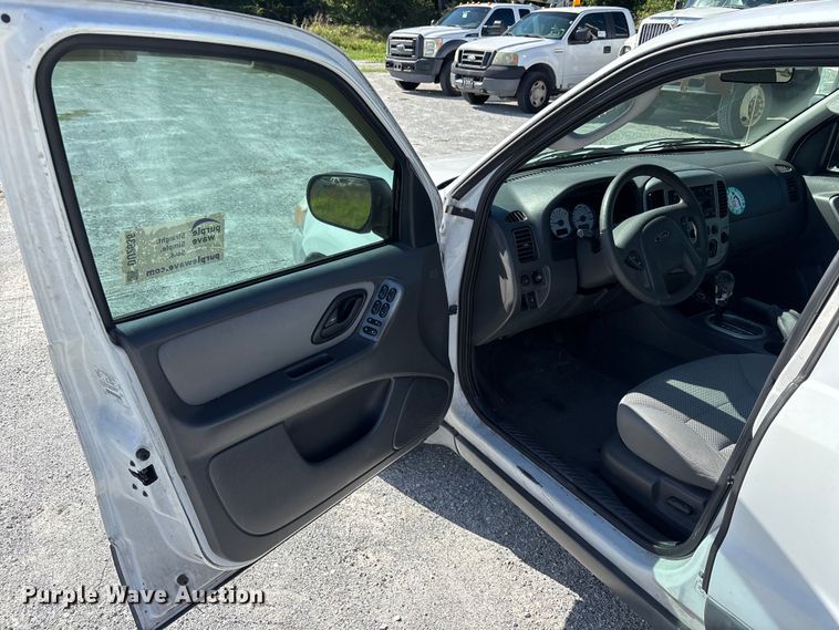 image for item DU2636 2005 Ford Escape XLT SUV