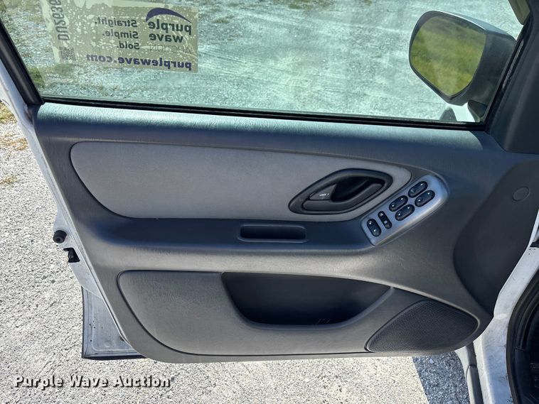 image for item DU2636 2005 Ford Escape XLT SUV