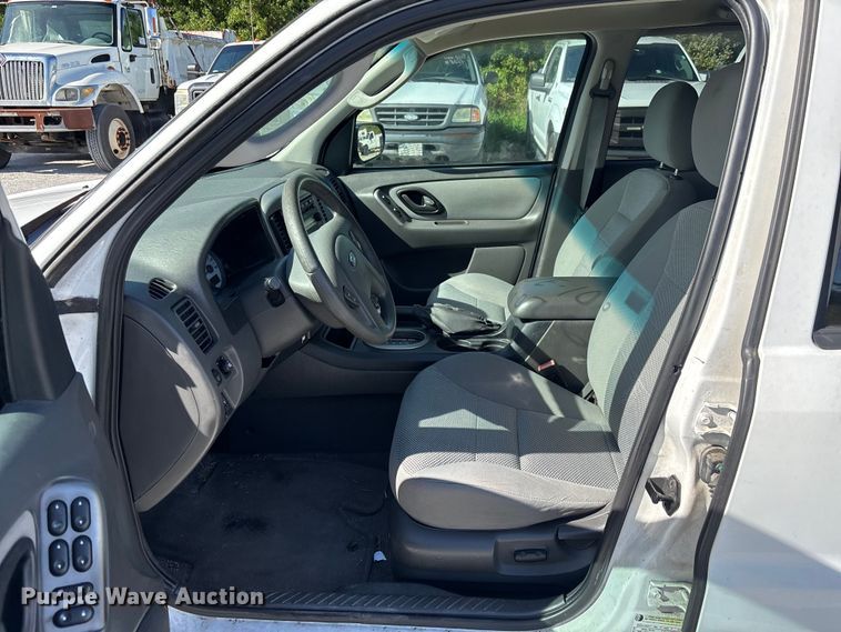 image for item DU2636 2005 Ford Escape XLT SUV