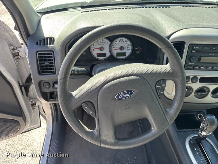image for item DU2636 2005 Ford Escape XLT SUV