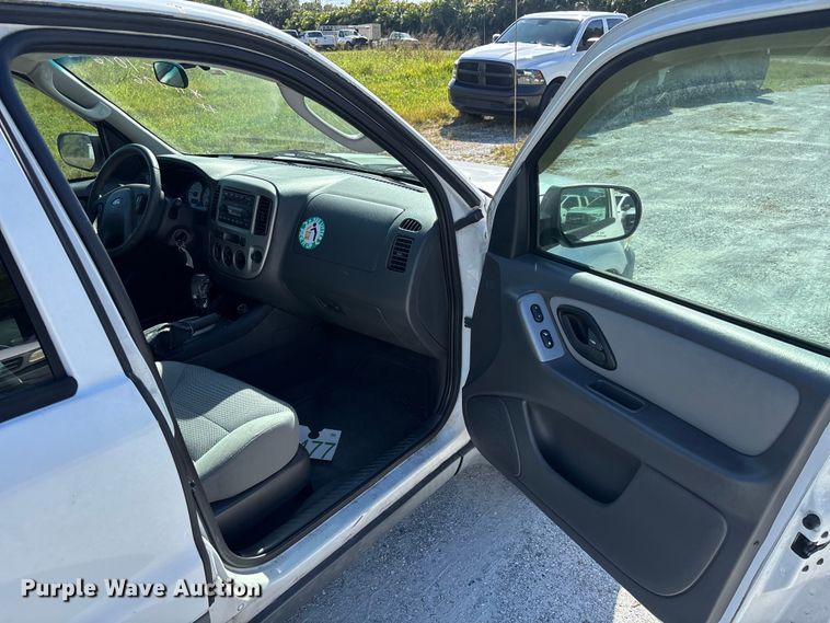 image for item DU2636 2005 Ford Escape XLT SUV