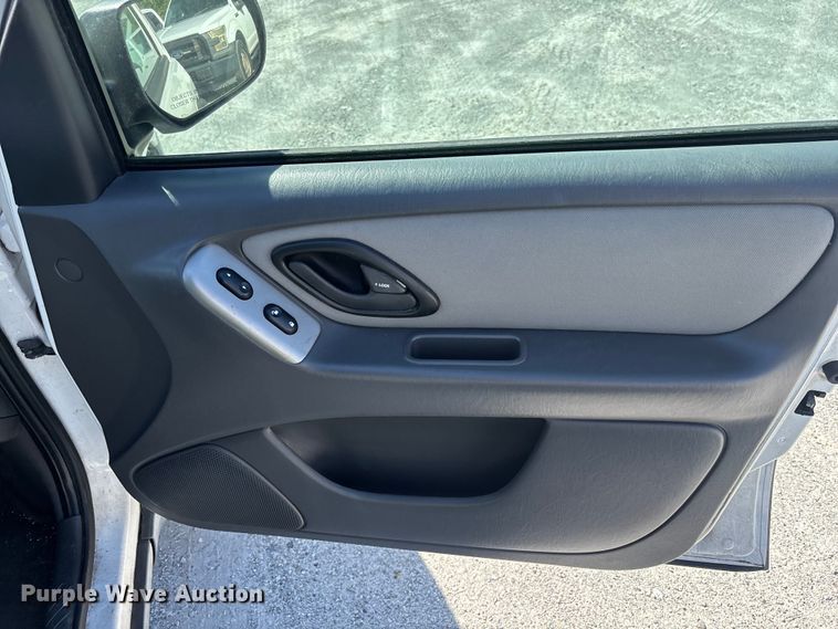 image for item DU2636 2005 Ford Escape XLT SUV