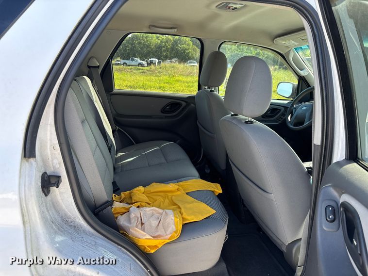 image for item DU2636 2005 Ford Escape XLT SUV