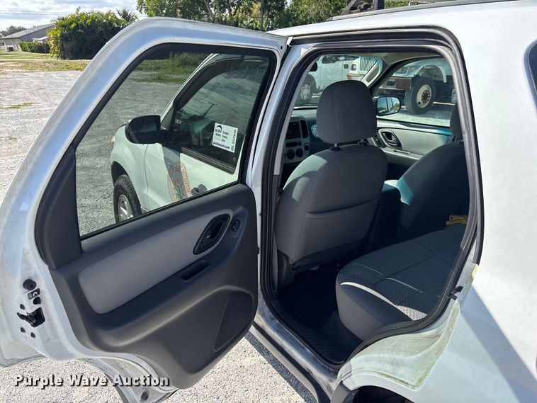 image for item DU2636 2005 Ford Escape XLT SUV