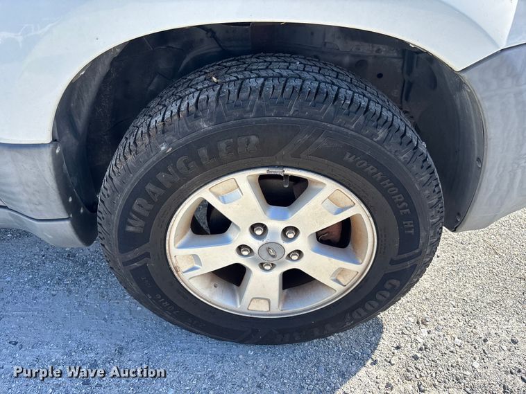 image for item DU2636 2005 Ford Escape XLT SUV