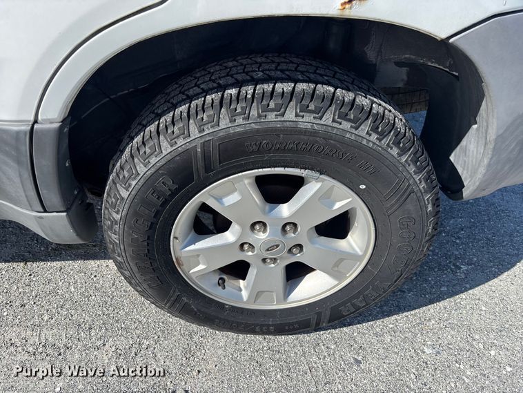 image for item DU2636 2005 Ford Escape XLT SUV