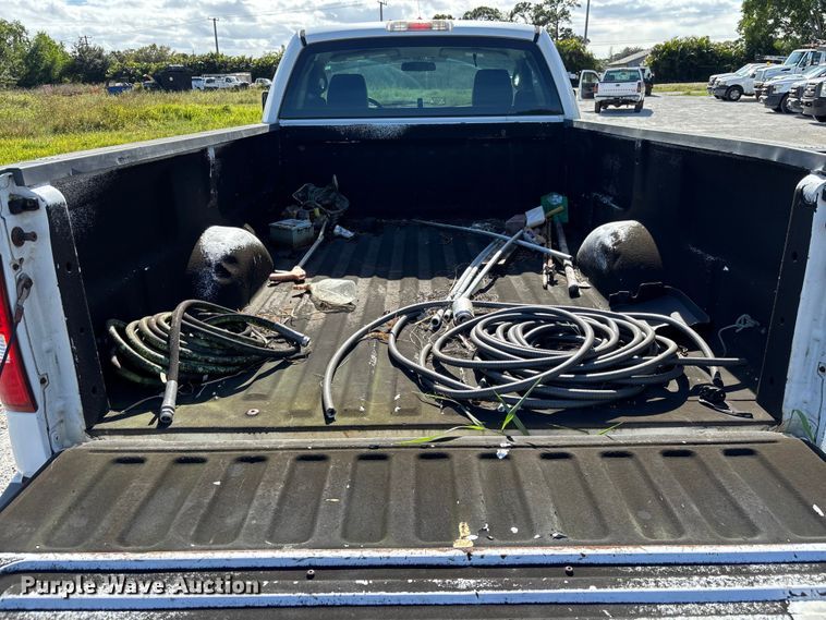 image for item DU2639 2004 Ford F150 Super Duty XL pickup truck