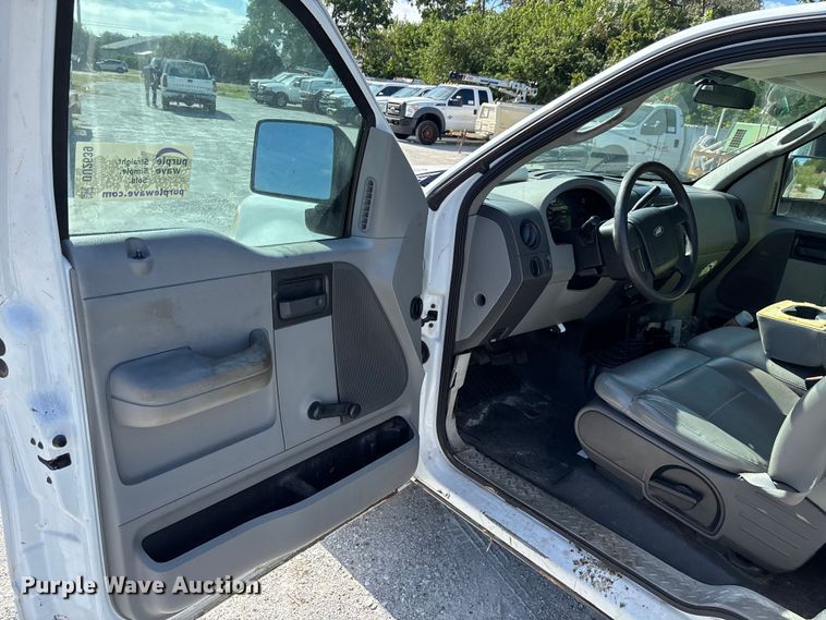 image for item DU2639 2004 Ford F150 Super Duty XL pickup truck