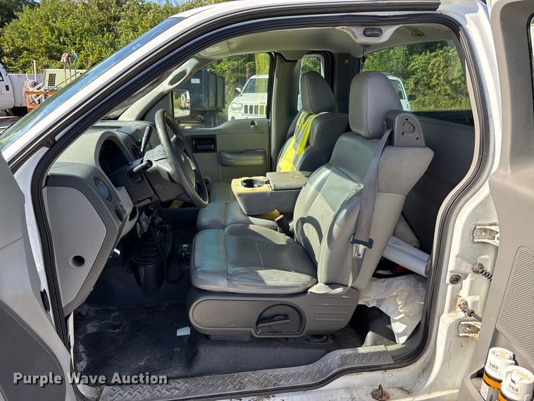 image for item DU2639 2004 Ford F150 Super Duty XL pickup truck