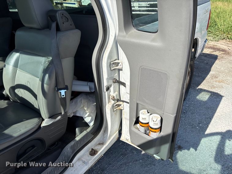 image for item DU2639 2004 Ford F150 Super Duty XL pickup truck