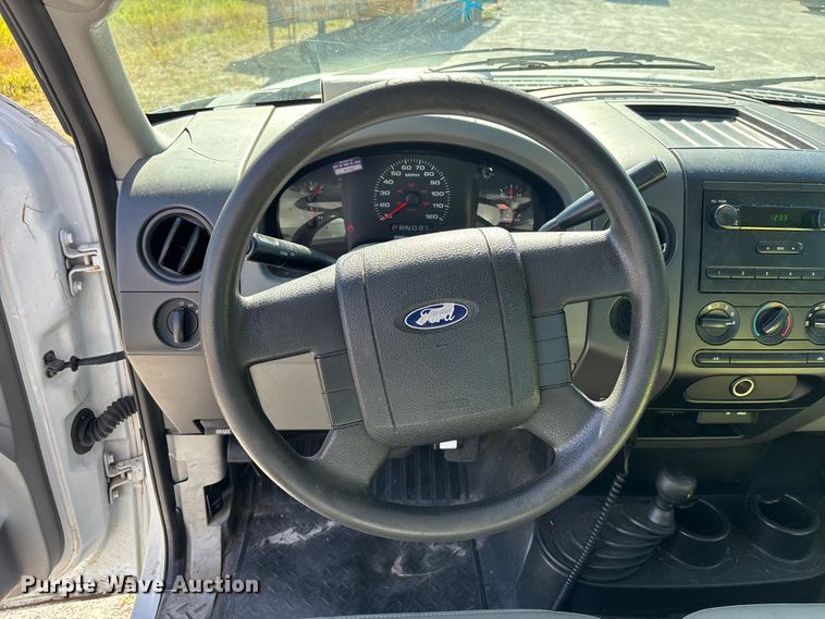 image for item DU2639 2004 Ford F150 Super Duty XL pickup truck