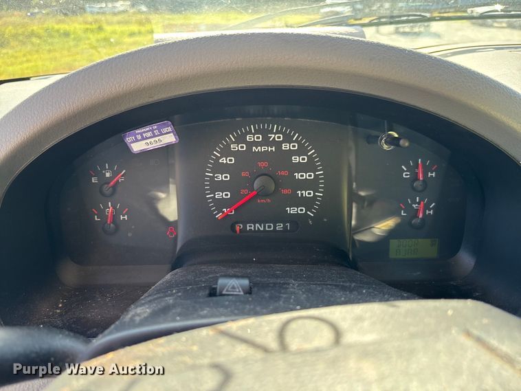 image for item DU2639 2004 Ford F150 Super Duty XL pickup truck