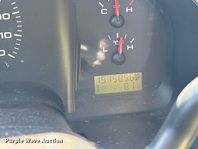 image for item DU2639 2004 Ford F150 Super Duty XL pickup truck