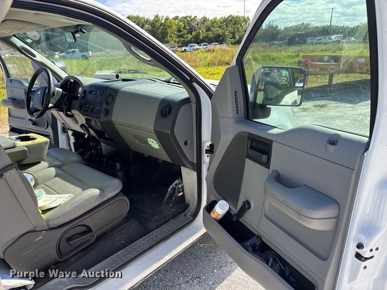 image for item DU2639 2004 Ford F150 Super Duty XL pickup truck