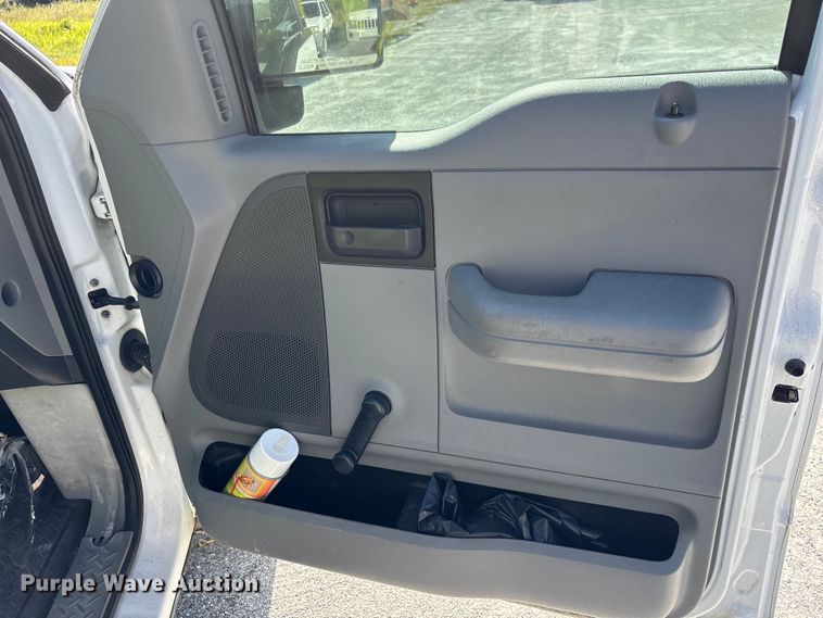 image for item DU2639 2004 Ford F150 Super Duty XL pickup truck