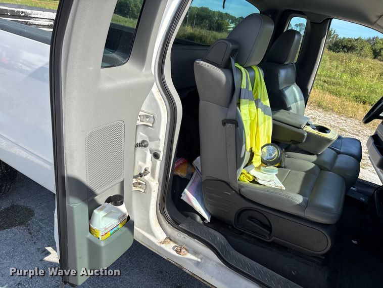 image for item DU2639 2004 Ford F150 Super Duty XL pickup truck