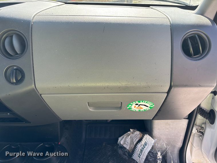 image for item DU2639 2004 Ford F150 Super Duty XL pickup truck