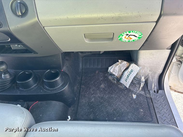 image for item DU2639 2004 Ford F150 Super Duty XL pickup truck