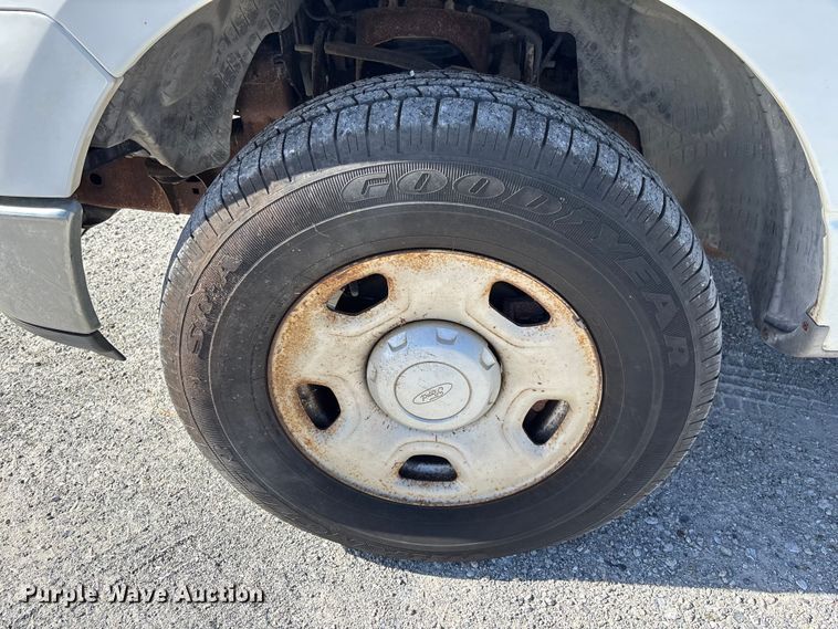 image for item DU2639 2004 Ford F150 Super Duty XL pickup truck