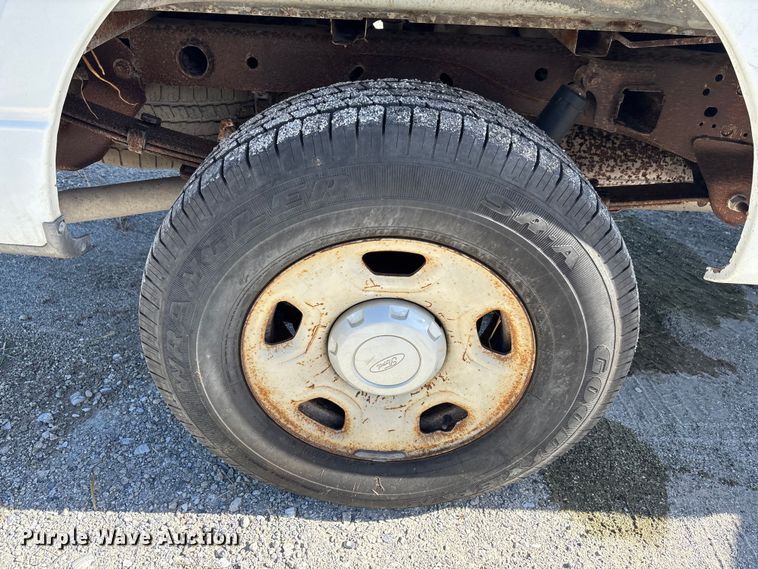 image for item DU2639 2004 Ford F150 Super Duty XL pickup truck